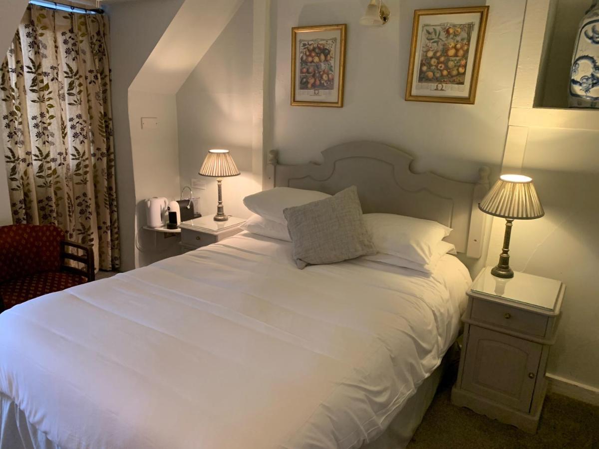 The White Hart Inn Вінчкомб Екстер'єр фото
